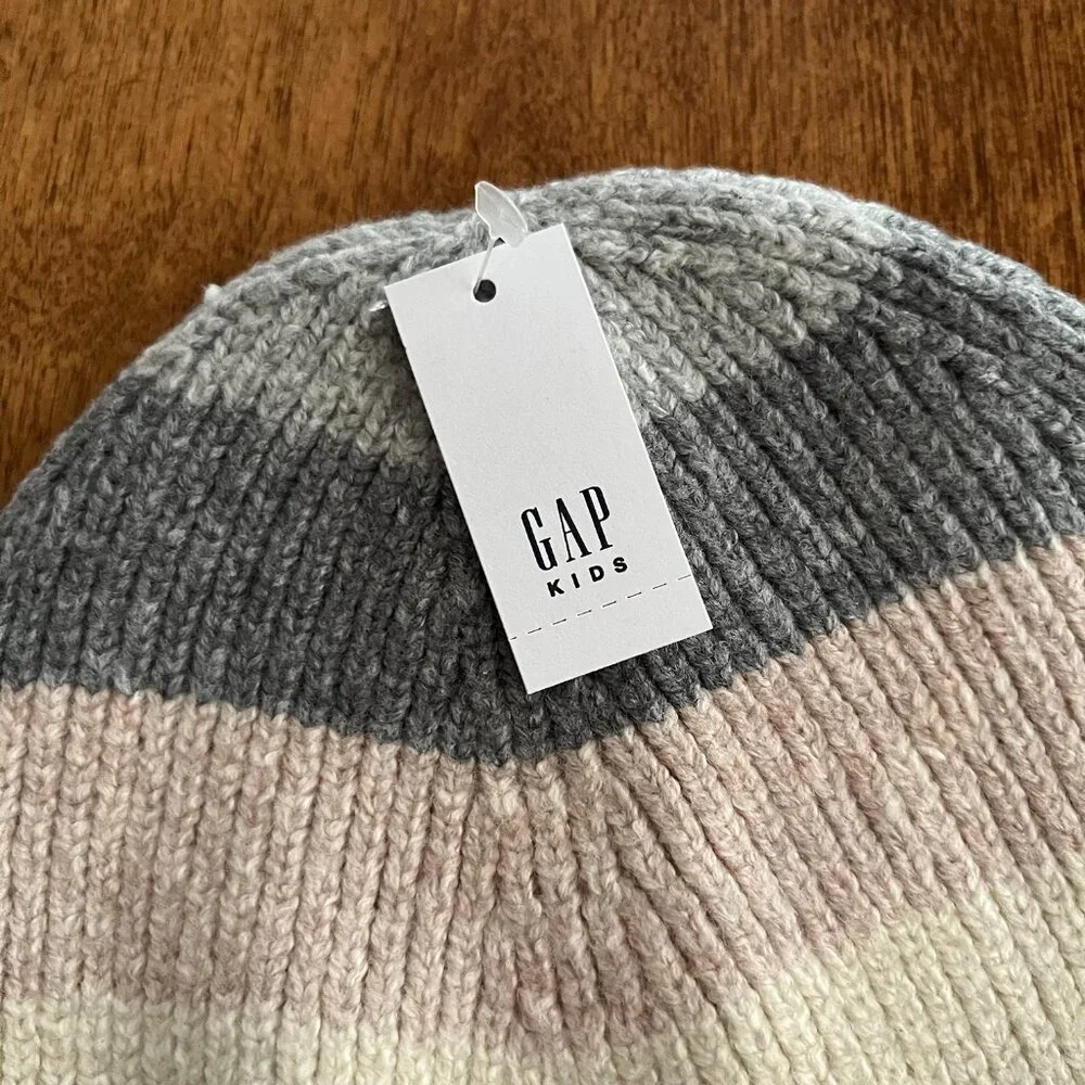 Gap knit hat and gloves set NWT